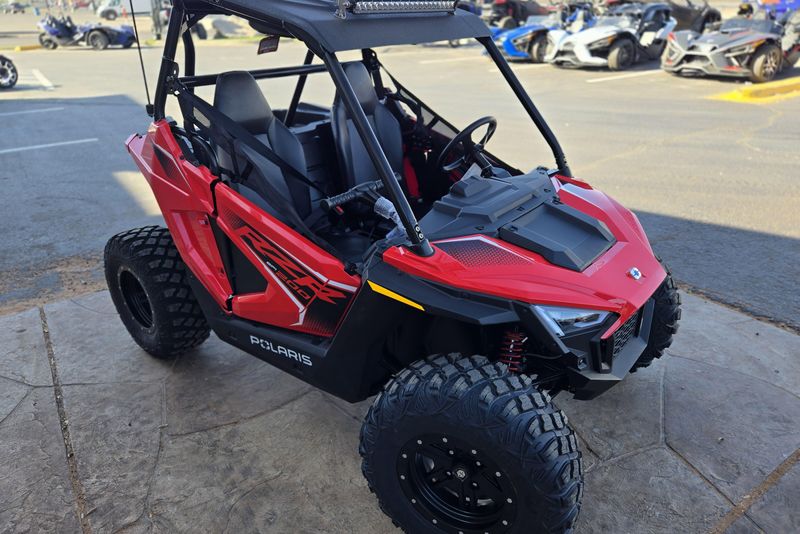 2025 POLARIS RZR 200 EFI INDY RED 