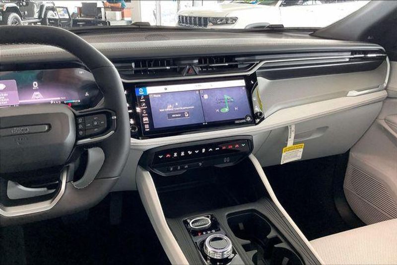 New 2026 Jeep Cherokee Limited 4x4Image 5