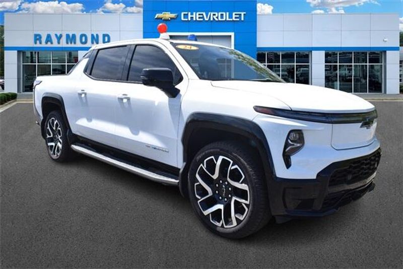 2024 Chevrolet Silverado EV RSTImage 10