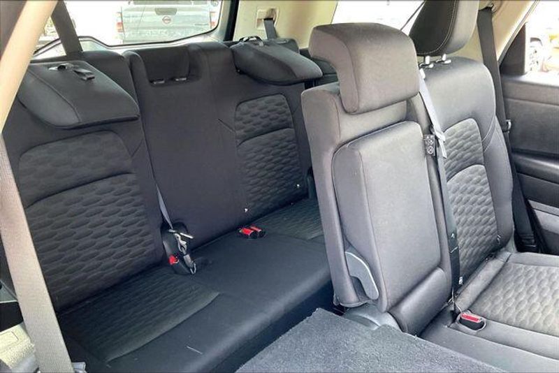 Used 2025 Nissan Pathfinder SVImage 34