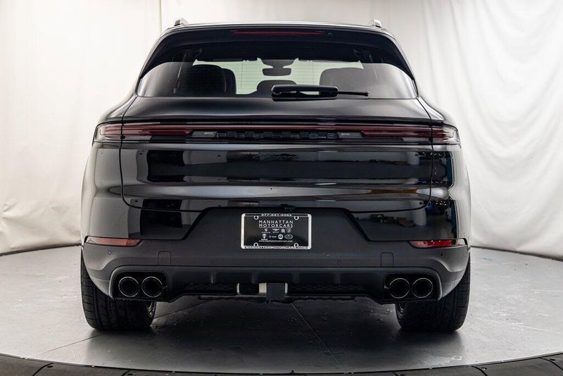 2024 Porsche Cayenne BaseImage 4