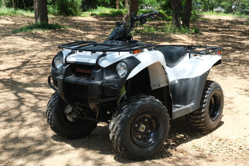 2023 KAWASAKI BRUTE FORCE 300 BRIGHT WHITE 