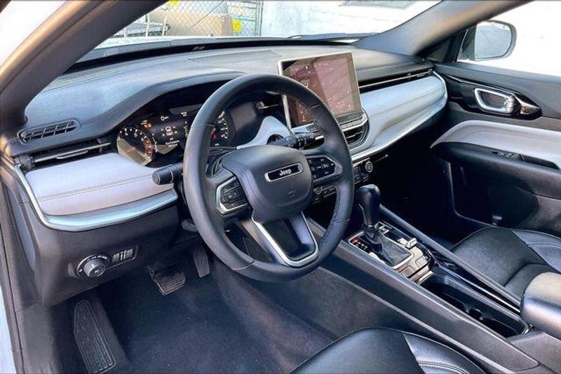 Used 2025 Jeep Compass LimitedImage 14