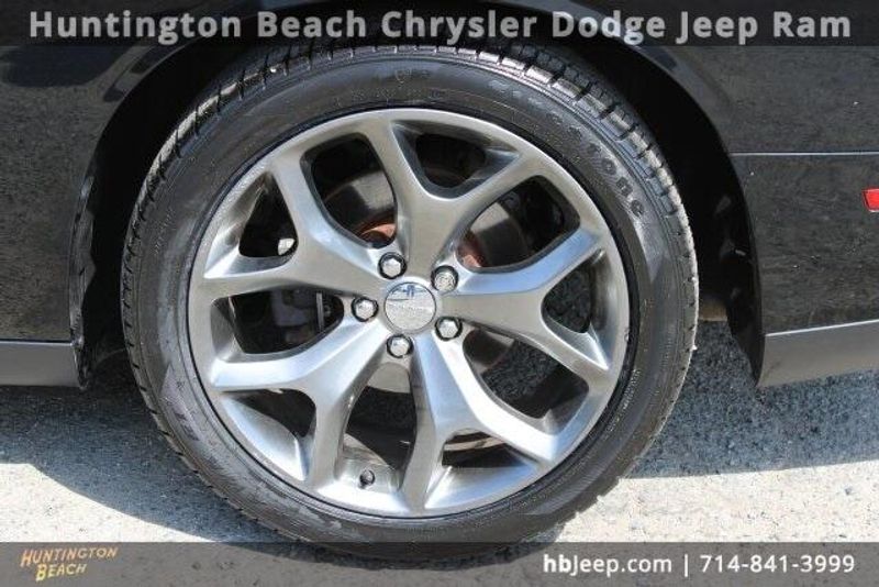 2015 Dodge Challenger SXTImage 7