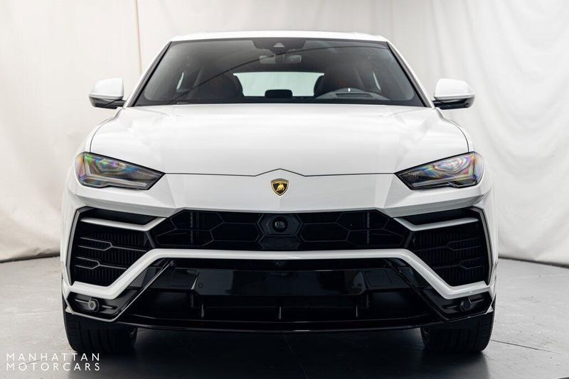 2021 Lamborghini Urus BaseImage 8