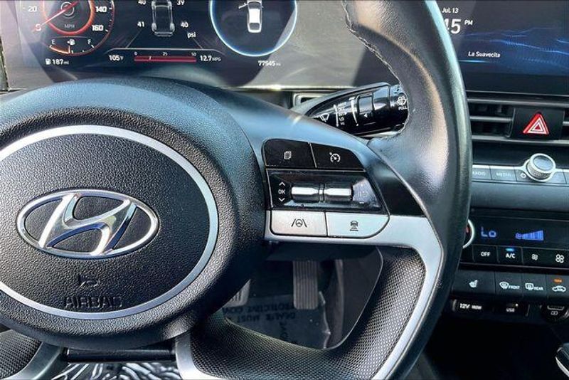 Used 2023 Hyundai Elantra SELImage 19