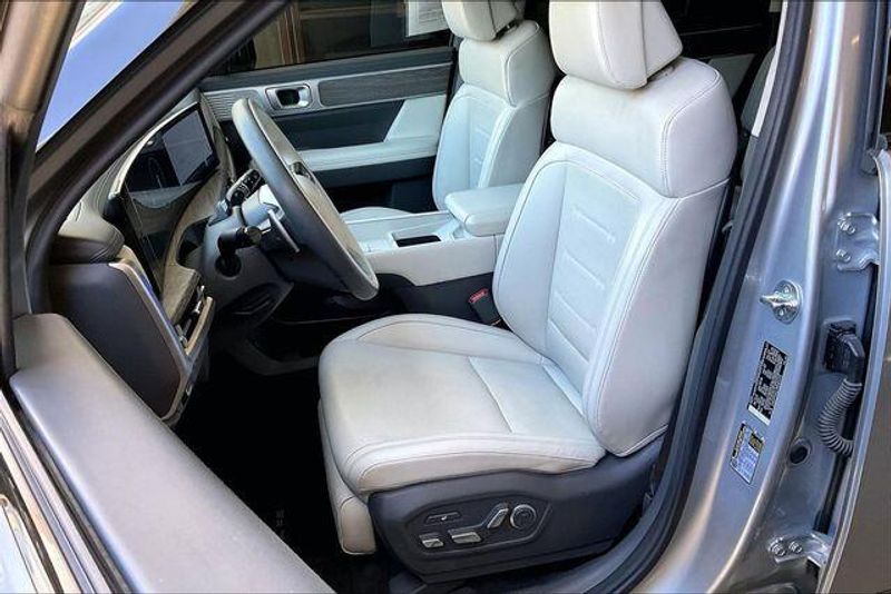 Used 2024 Hyundai Santa Fe CalligraphyImage 24