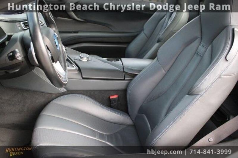 2019 BMW i8 BaseImage 33