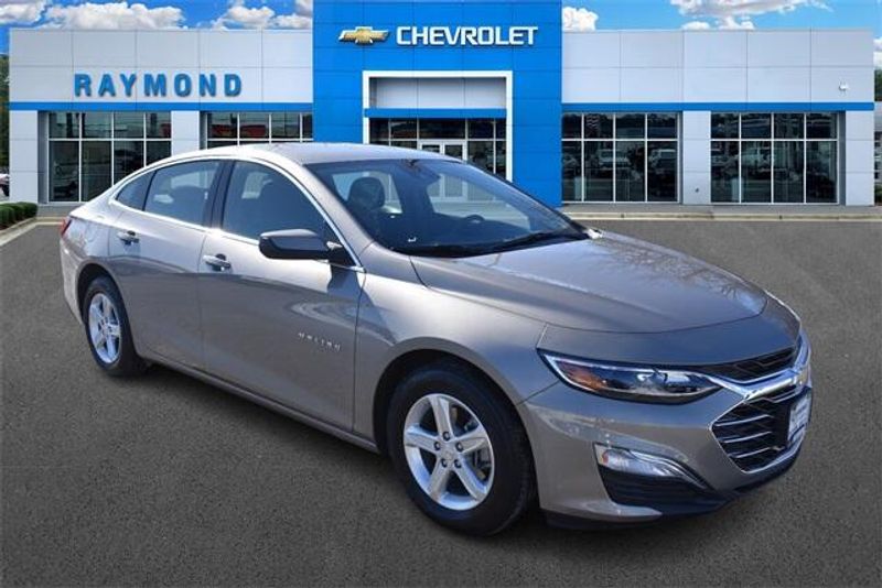 2025 Chevrolet Malibu LSImage 1