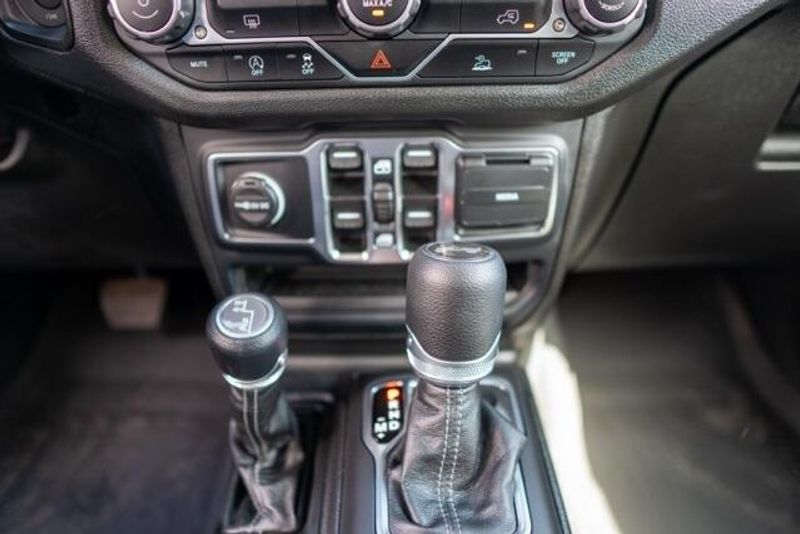 Used 2025 Jeep Wrangler Sport SImage 17