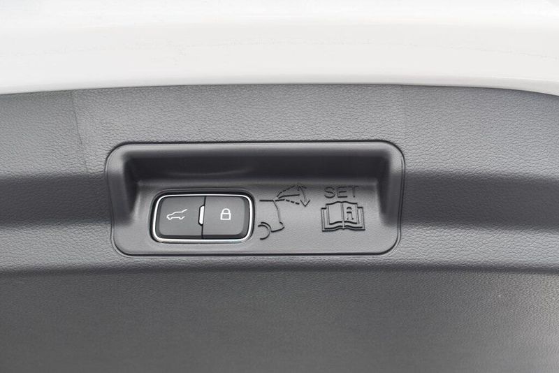 New 2025 Ford Explorer ActiveImage 6