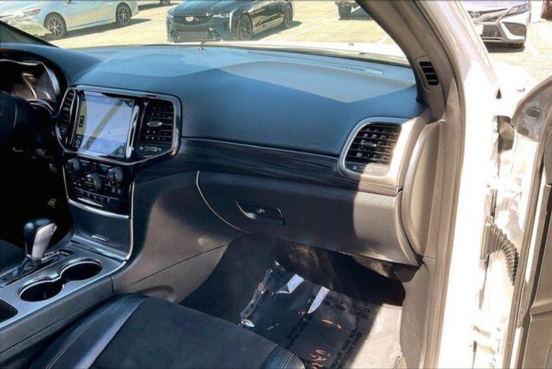 Used 2021 Jeep Grand Cherokee Laredo XImage 16