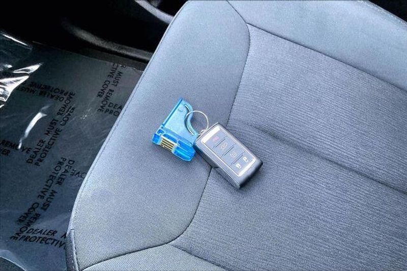 Used 2025 Jeep Grand Cherokee L LaredoImage 11