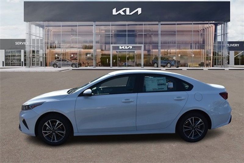 2024 Kia Forte LXSImage 7