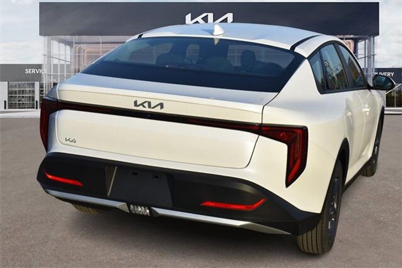 2025 Kia K4 LXSImage 3