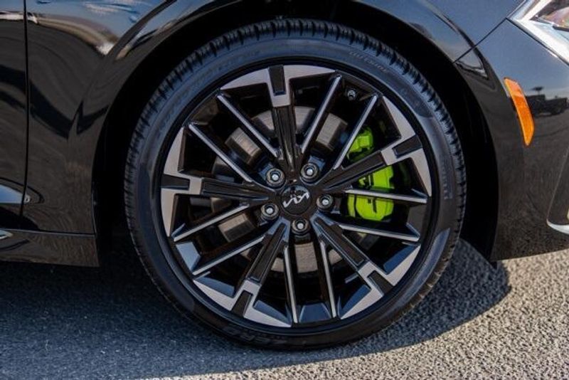 2025 Kia K5 GTImage 9