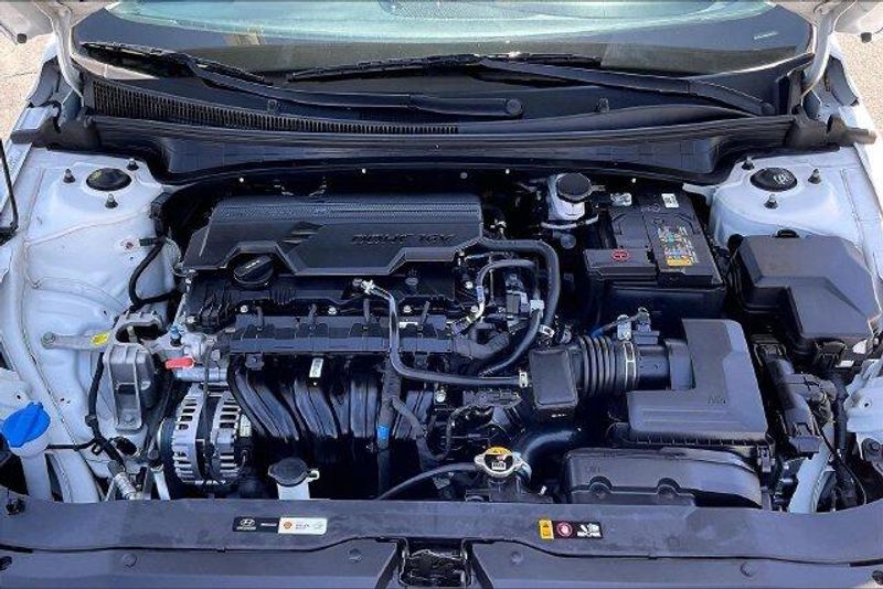 Used 2024 Hyundai Elantra LimitedImage 9