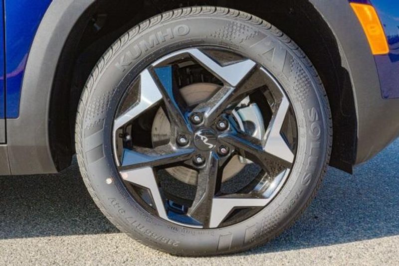 2025 Kia Seltos EXImage 9