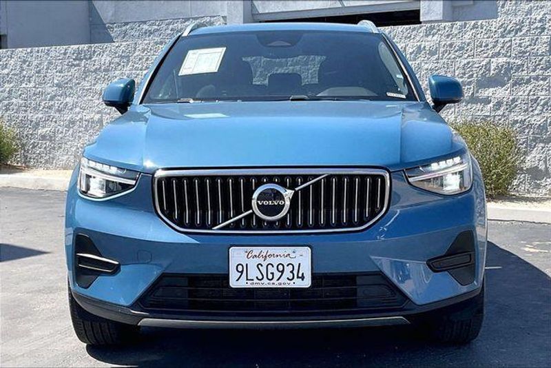 Used 2024 Volvo XC40 B5 CoreImage 2