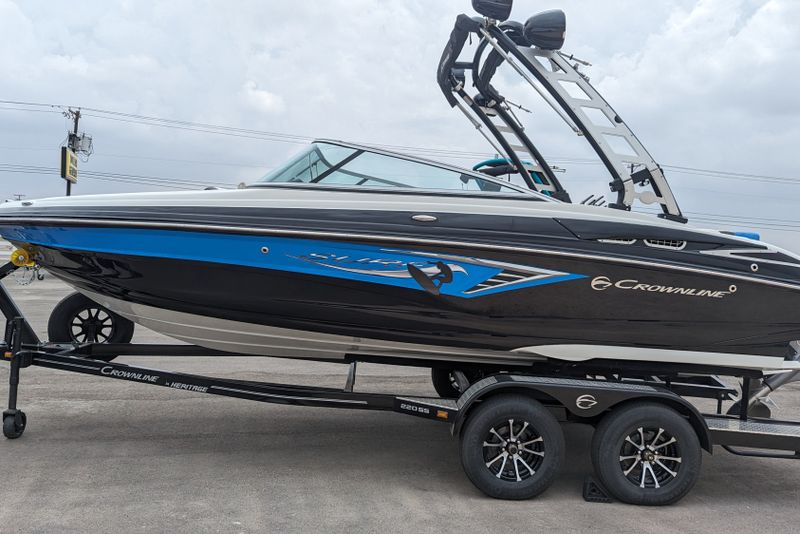 2023 CROWNLINE 220 SS SURF 