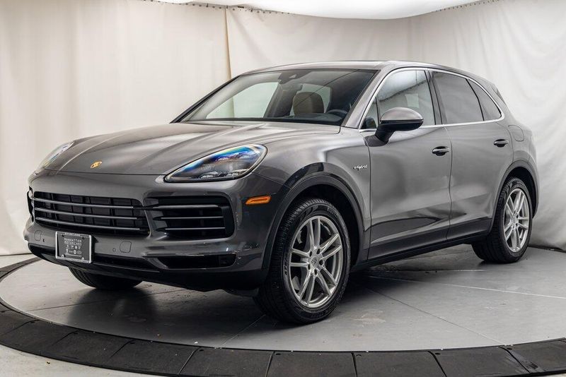 2019 Porsche Cayenne E-HybridImage 1