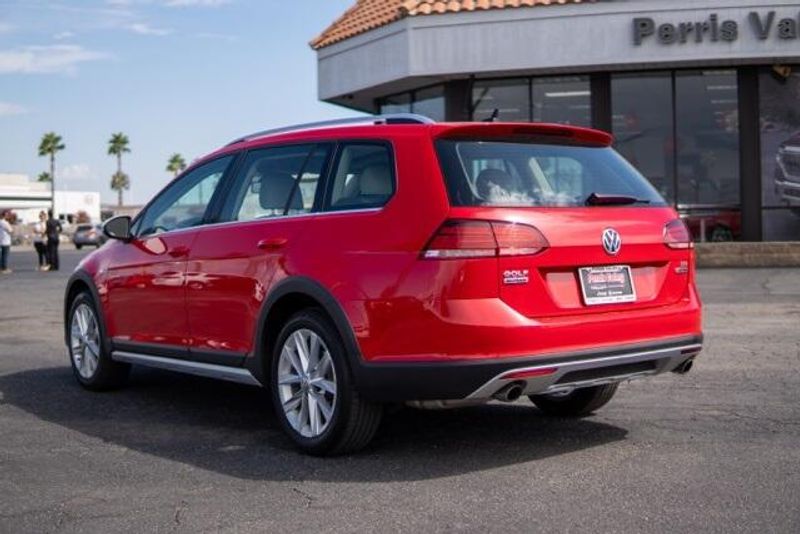 Used 2018 Volkswagen Golf Alltrack TSI SEImage 5