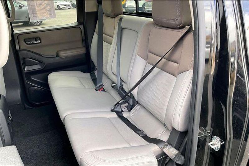 Used 2023 Nissan Frontier SVImage 25