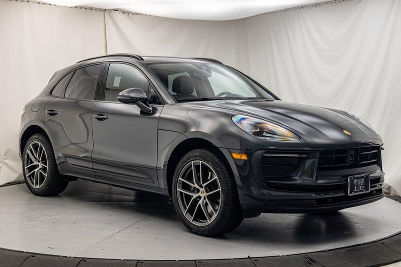 2024 Porsche Macan BaseImage 7