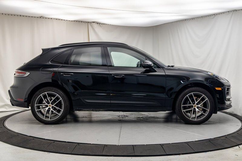 2024 Porsche Macan BaseImage 6