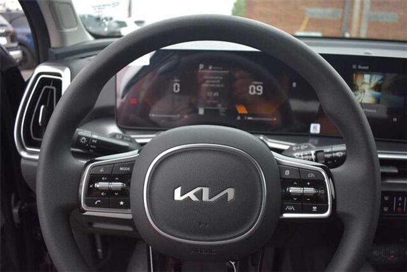 2024 Kia Sorento LXImage 23