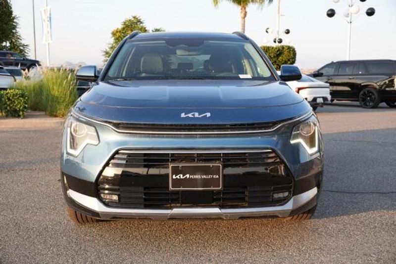 New 2025 Kia Niro EX TouringImage 2