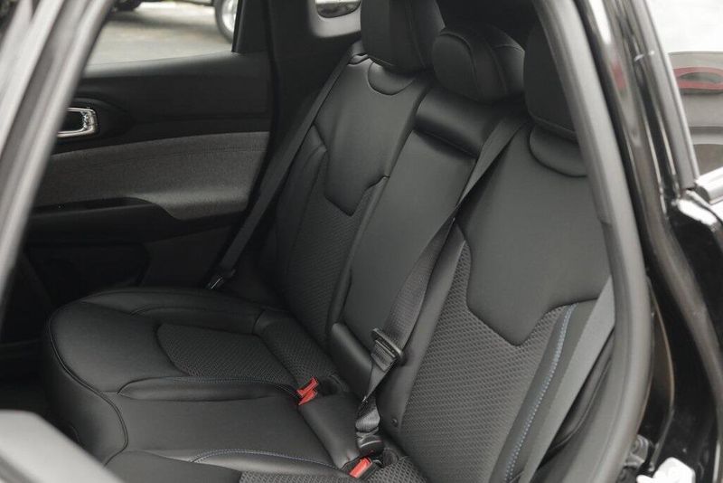 2025 Jeep Compass Latitude 4x4Image 30