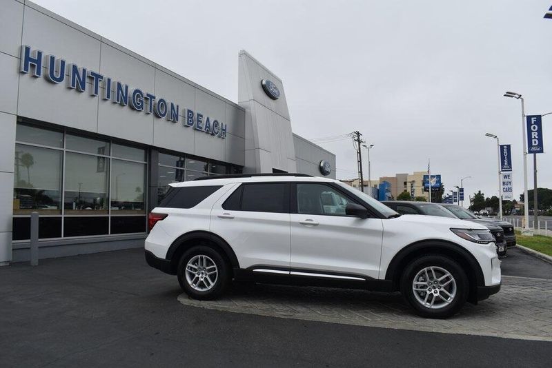 New 2025 Ford Explorer ActiveImage 3