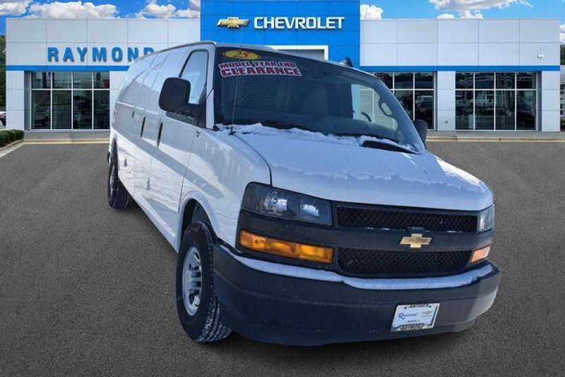 New 2025 Chevrolet Express 3500 Work VanImage 10