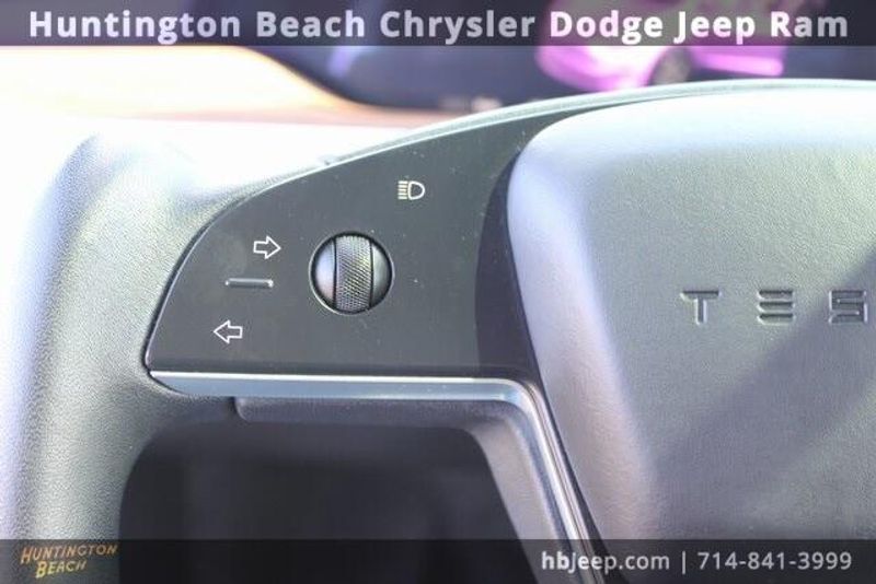 2022 Tesla Model X BaseImage 15