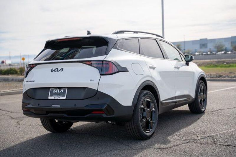 New 2026 Kia Sportage Plug-In Hybrid X-LineImage 7