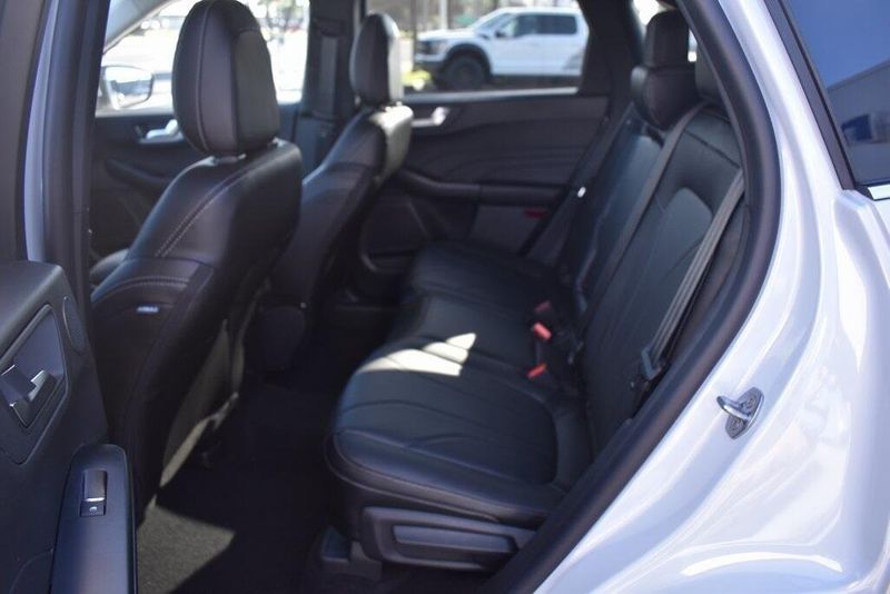 2025 Ford Escape Plug-In Hybrid BaseImage 9