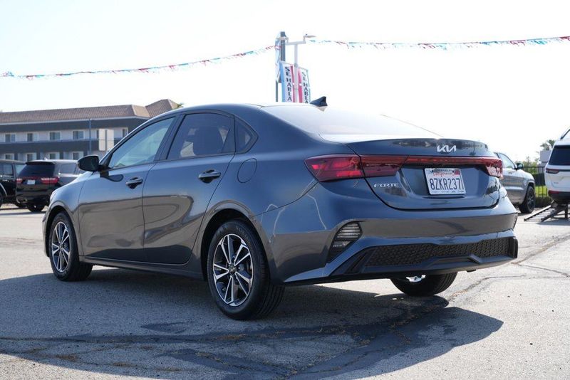 Used 2022 Kia Forte LXSImage 5