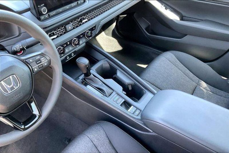 Used 2025 Honda Accord Sedan SEImage 17