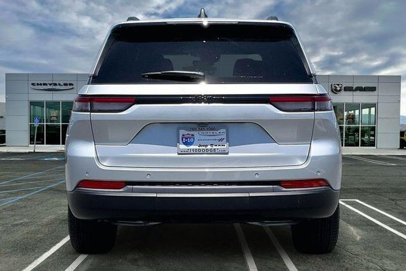 New 2026 Jeep Grand Cherokee Limited 4x2Image 3
