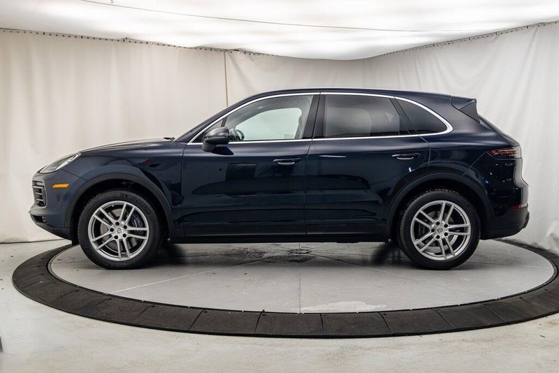 2021 Porsche Cayenne BaseImage 2