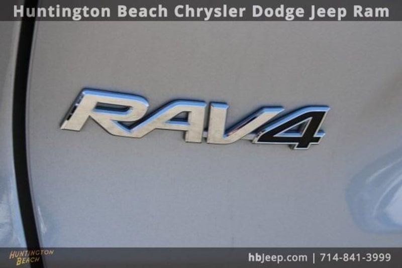 2022 Toyota RAV4 Hybrid SEImage 7