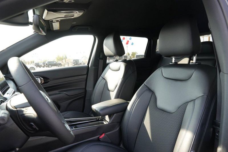New 2026 Jeep Compass LatitudeImage 12