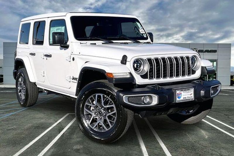 New 2025 Jeep Wrangler 4-door SaharaImage 13