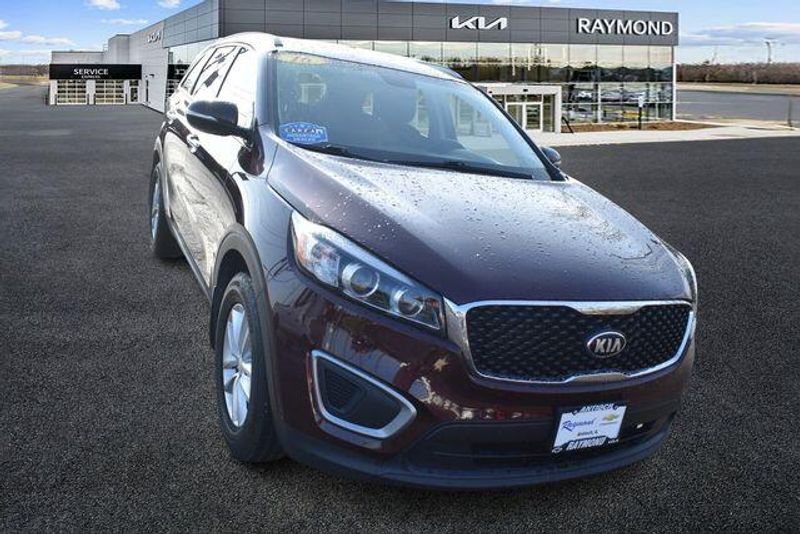 Used 2016 Kia Sorento LXImage 9