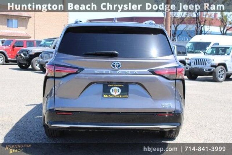 2023 Toyota Sienna LimitedImage 4