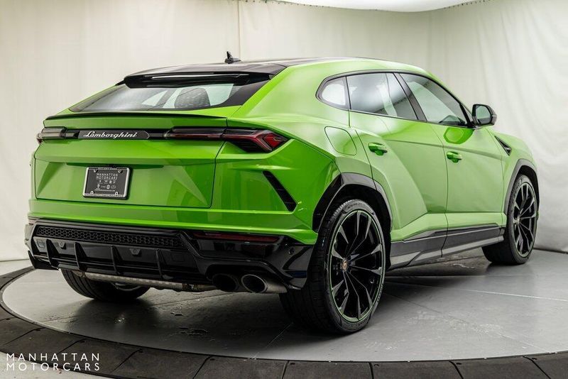 2021 Lamborghini Urus Pearl CapsuleImage 5