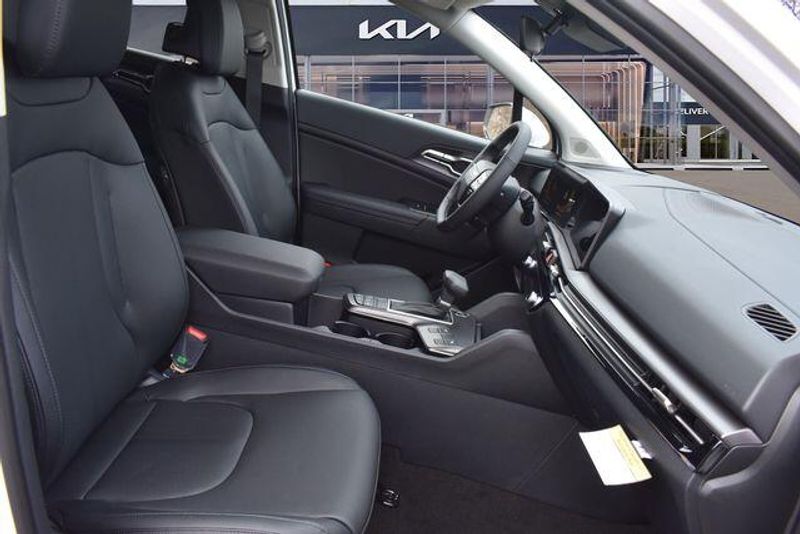 New 2026 Kia Sportage EXImage 13