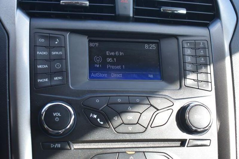 Used 2017 Ford Fusion SEImage 25