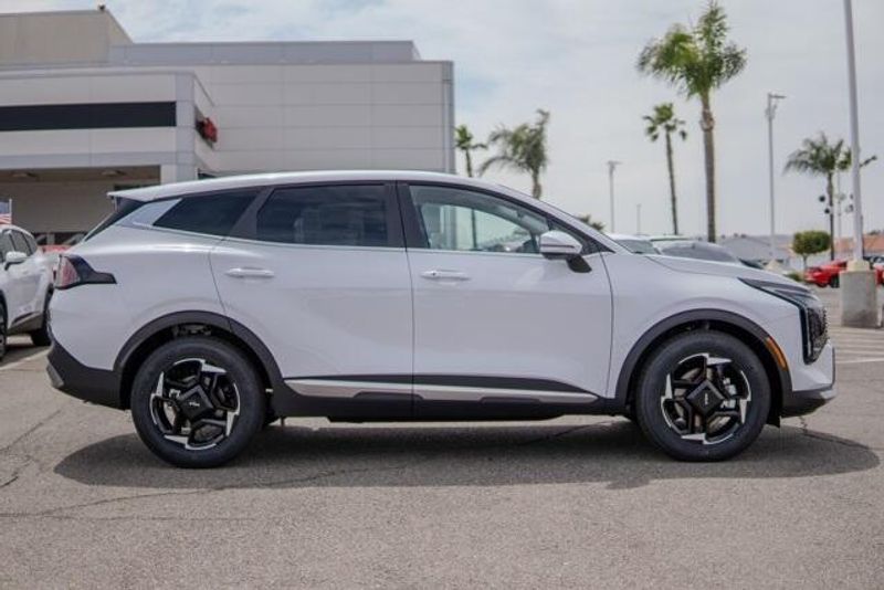 2026 Kia Sportage EXImage 8